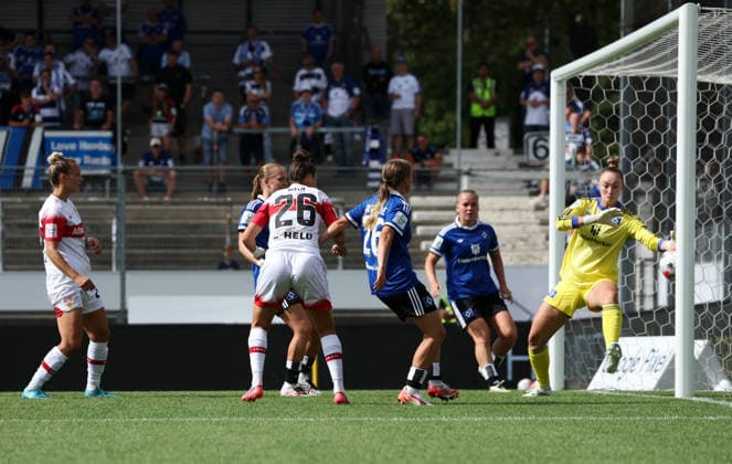 29.08.26 Frauen VfB Stuttgart - Hamburger SV Deutschland, Stuttgart, 29.08.2026, Fussball, Frauen, Bundesliga, Saison 2026 2027, VfB Stuttgart - Hamburger SV (2:1): v.l. Nicole Billa (VfB Stuttgart), Kinga Szemik (Hamburger SV); Jubel Tor 2:1 Billa. *** August 29, 2026 Women s VfB Stuttgart vs. Hamburger SV Germany, Stuttgart, August 29, 2026, Soccer, Women s, Bundesliga, 2026–2027 Season, VfB Stuttgart vs. Hamburger SV 2–1 (from left): Nicole Billa (VfB Stuttgart), Kinga Szemik (Hamburger SV) celebrating the 2–1 goal by Billa