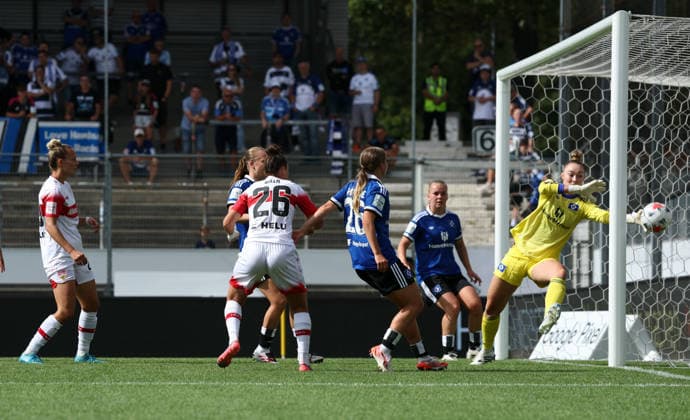 29.08.26 Frauen VfB Stuttgart - Hamburger SV Deutschland, Stuttgart, 29.08.2026, Fussball, Frauen, Bundesliga, Saison 2026 2027, VfB Stuttgart - Hamburger SV (2:1): v.l. Nicole Billa (VfB Stuttgart), Kinga Szemik (Hamburger SV); Jubel Tor 2:1 Billa. *** August 29, 2026 Women s VfB Stuttgart vs. Hamburger SV Germany, Stuttgart, August 29, 2026, Soccer, Women s, Bundesliga, 2026–2027 Season, VfB Stuttgart vs. Hamburger SV 2–1 (from left): Nicole Billa (VfB Stuttgart), Kinga Szemik (Hamburger SV) celebrating the 2–1 goal by Billa