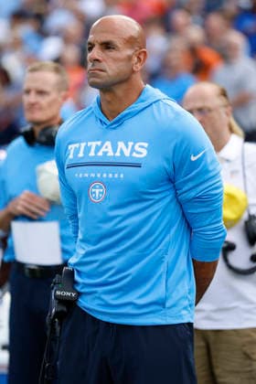 NASHVILLE, TN - AUGUST 29: Tennessee Titans head coach Robert Saleh during a preseason game between the Tennessee Titans and Chicago Bears, August 29, 2026 at Nissan Stadium in Nashville, Tennessee. (Photo by Matthew Maxey Icon Sportswire) NFL, American Football Herren, USA AUG 29 Bears at Titans EDITORIAL USE ONLY Icon260829005