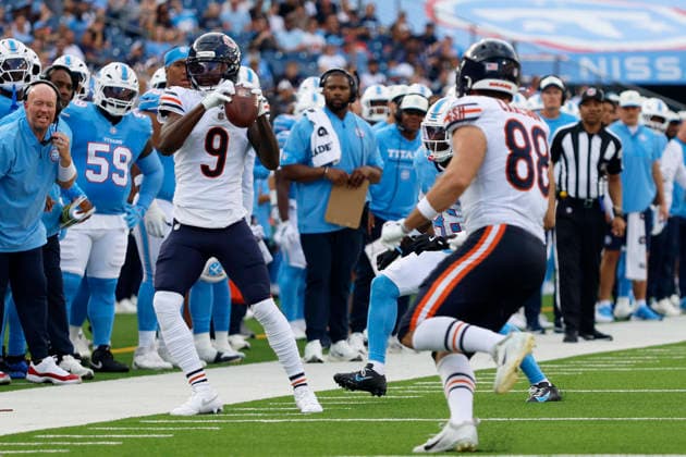 NASHVILLE, TN - AUGUST 29: Chicago Bears wide receiver Jahdae Walker (9) makes a catch along the sideline during a preseason game between the Tennessee Titans and Chicago Bears, August 29, 2026 at Nissan Stadium in Nashville, Tennessee. (Photo by Matthew Maxey Icon Sportswire) NFL, American Football Herren, USA AUG 29 Bears at Titans EDITORIAL USE ONLY Icon260829010