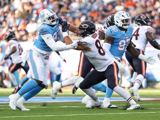 Aug 29, 2026; Nashville, Tennessee, USA; Tennessee Titans defensive end Malik Herring (93) attempts to get past Chicago Bears tight end Sam Roush (87) during the NFL, American Football Herren, USA preseason game between the Chicago Bears and the Tennessee Titans at Nissan Stadium (Nashville). Mandatory Credit: -Cal Media Nashville USA - ZUMAc04_ 20260829_zma_c04_084 Copyright: xStephenxFurstx