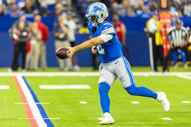 Aug 29, 2026; Indianapolis, Indiana, USA; Detroit Lions quarterback Luke Altmyer (2) pivots with the ball during NFL, American Football Herren, USA preseason game action against the Indianapolis Colts at Lucas Oil Stadium. Mandatory Credit: -Cal Media NFL 2026: Lions Vs Colts AUG 29  - ZUMAc04_ 20260829_zma_c04_096 Copyright: xJohnxMersitsx