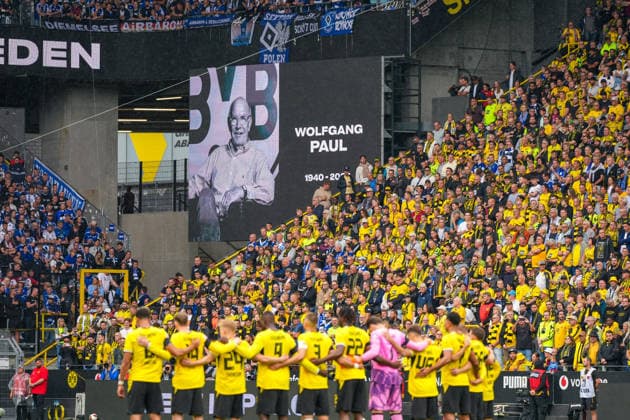 Schweigeminute Wolfgang Paul, Deutschland: Fussball, Bundesliga, Saison 2026 27, 1. Spieltag, 29.08.2026, Borussia Dortmund vs Hamburger SV, Signal-Iduna-Park (Dortmund, Nordrhein-Westfalen) *** Minute of Silence for Wolfgang Paul, German Soccer, Bundesliga, 2026–27 Season, Matchday 1, August 29, 2026, Borussia Dortmund vs. Hamburger SV, Signal Iduna Park, Dortmund, North Rhine-Westphalia Copyright: xLeonxFrickx
