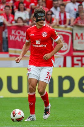 Im Bild: Fabio Gruber (FSV Mainz 05, 3) am Ball 29.08.2026, FSV Mainz 05 - SC Paderborn 07, 1. Bundesliga, 1. Spieltag, Deutschland, Mainz, MEWA Arena, DFL REGULATIONS PROHIBIT ANY USE OF PHOTOGRAPHS AS IMAGE SEQUENCES AND OR QUASI-VIDEO. *** Pictured: Fabio Gruber of FSV Mainz 05, No. 3 with the ball, August 29, 2026, FSV Mainz 05 vs. SC Paderborn 07, Bundesliga 1, Matchday 1, Germany, Mainz, MEWA Arena, DFL REGULATIONS PROHIBIT ANY USE OF PHOTOGRAPHS AS IMAGE SEQUENCES AND OR QUASI-VIDEO Copyright: HMBxMedia xJulienxBecker