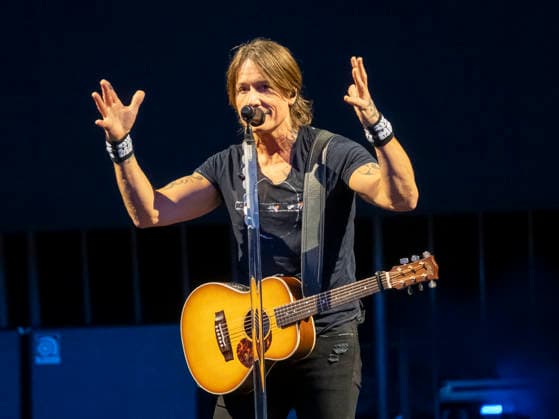 GRAND BLANC, MI - AUGUST 29: Country Music Artist Keith Urban performs after the second round of the PGA, Golf Herren TOUR Champions The Ally Challenge on August 29, 2026, at Warwick Hills Golf and Country Club in Grand Blanc, Michigan. (Photo by Joseph Weiser Icon Sportswire) GOLF: AUG 29 PGA TOUR Champions The Ally Challenge EDITORIAL USE ONLY Icon260829057