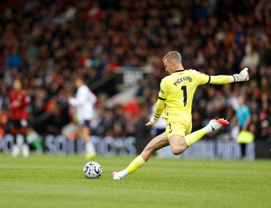 Jordan Pickford the Everton goalkeeper AFC Bournemouth v Everton, Premier League Football, Football, Vitality Stadium, Bournemouth, UK - 29 Aug 2026Bournemouth Vitality Stadium United Kingdom EDITORIAL USE ONLY No use with unauthorised audio, video, data, fixture lists, club league logos or live services. Online in-match use limited to 120 images, no video emulation. No use in betting, games or single club league player publications.  Copyright: xMattxImpey Shutterstockx 17119015cy