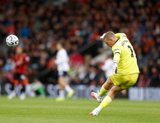 Jordan Pickford the Everton goalkeeper AFC Bournemouth v Everton, Premier League Football, Football, Vitality Stadium, Bournemouth, UK - 29 Aug 2026Bournemouth Vitality Stadium United Kingdom EDITORIAL USE ONLY No use with unauthorised audio, video, data, fixture lists, club league logos or live services. Online in-match use limited to 120 images, no video emulation. No use in betting, games or single club league player publications.  Copyright: xMattxImpey Shutterstockx 17119015cz