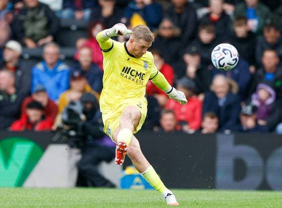 Jordan Pickford the Everton goalkeeper AFC Bournemouth v Everton, Premier League Football, Football, Vitality Stadium, Bournemouth, UK - 29 Aug 2026Bournemouth Vitality Stadium United Kingdom EDITORIAL USE ONLY No use with unauthorised audio, video, data, fixture lists, club league logos or live services. Online in-match use limited to 120 images, no video emulation. No use in betting, games or single club league player publications.  Copyright: xMattxImpey Shutterstockx 17119015df
