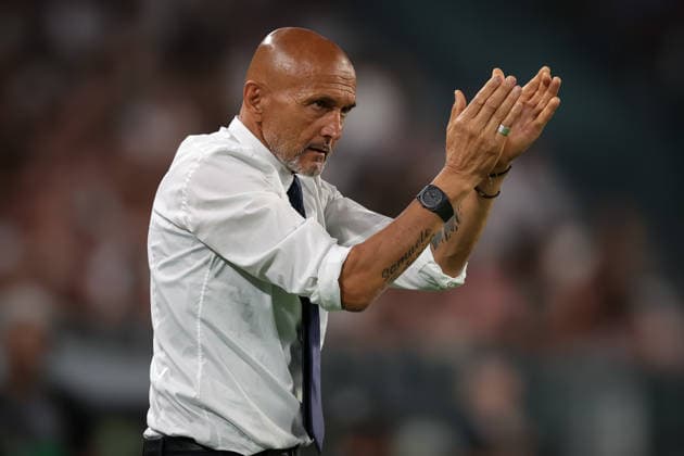 Juventus v Parma - Serie A - Allianz Stadium Turin, Italy, 29th August 2026. Luciano Spalletti Head coach of Juventus applauds his players during the Juventus vs Parma Serie A match at Allianz Stadium, Turin. Picture credit should read: Jonathan Moscrop Turin Allianz Stadium Italy