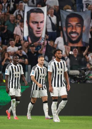 Juventus v Parma - Serie A - Allianz Stadium Turin, Italy, 29th August 2026. Teun Koopmeiners of Juventus celebrates with team mates Randal Kolo Muani and Lloyd Kelly after scoring to give the hosts a 2-0 lead during the Juventus vs Parma Serie A match at Allianz Stadium, Turin. Picture credit should read: Jonathan Moscrop Turin Allianz Stadium Italy