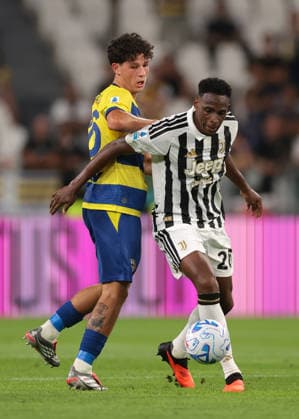 Juventus v Parma - Serie A - Allianz Stadium Turin, Italy, 29th August 2026. Jhon Lucumi of Juventus battles for possession with Simone Lontani of Parma Calcio during the Juventus vs Parma Serie A match at Allianz Stadium, Turin. Picture credit should read: Jonathan Moscrop Turin Allianz Stadium Italy