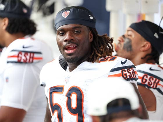 Aug 29, 2026; Nashville, Tennessee, USA; Chicago Bears defensive lineman Jamree Kromah (59) sings sing lyrics on the sideline to get pumped during the NFL, American Football Herren, USA preseason game between the Chicago Bears and the Tennessee Titans at Nissan Stadium (Nashville). Mandatory Credit: -Cal Media NFL 2026: Bears Vs Titans AUG 29  - ZUMAc04_ 20260829_zma_c04_213 Copyright: xStephenxFurstx