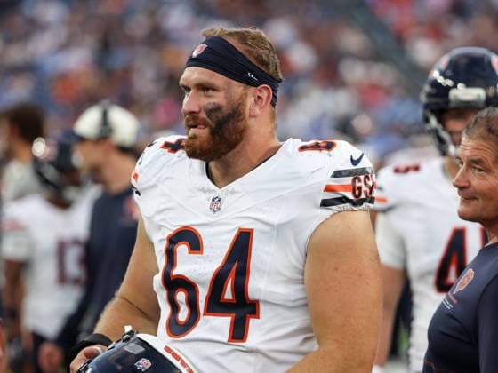 Aug 29, 2026; Nashville, Tennessee, USA; Chicago Bears center Jaren Kump (64) heads to the bench during the NFL, American Football Herren, USA preseason game between the Chicago Bears and the Tennessee Titans at Nissan Stadium (Nashville). Mandatory Credit: -Cal Media NFL 2026: Bears Vs Titans AUG 29  - ZUMAc04_ 20260829_zma_c04_216 Copyright: xStephenxFurstx