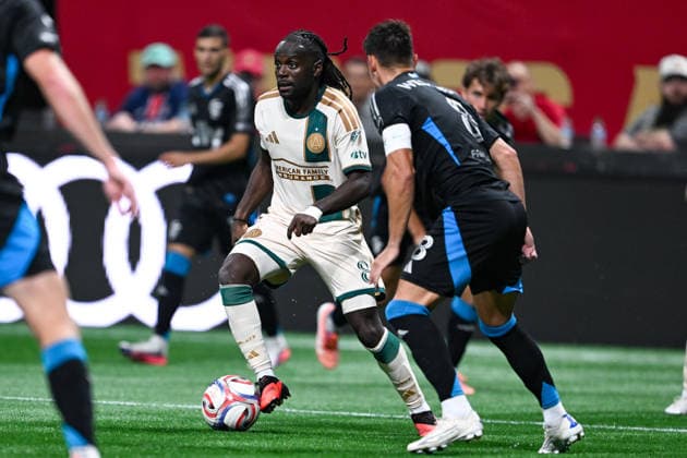 ATLANTA, GA - AUGUST 29: Tristan Muyumba 8 of Atlanta looks to pass during the MLS, Fussball Herren, USA match between Charlotte FC and Atlanta United FC on August 29th, 2026 at Mercedes-Benz Stadium in Atlanta, GA. (Photo by Rich von Biberstein Icon Sportswire) SOCCER: AUG 29 MLS Atlanta United vs Charlotte FC EDITORIAL USE ONLY Icon260829012