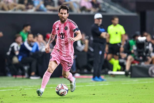 MIAMI, FL - AUGUST 29: Leo Messi (10) of Inter Miami CF controls a ball during the MLS, Fussball Herren, USA match between CF Montreal and Inter Miami CF on August 29,2026 at NU Stadium, Miami, Fla.(Photo by Chris Arjoon Icon Sportswire) SOCCER: AUG 29 MLS Inter Miami CF vs CF Montreal EDITORIAL USE ONLY Icon2608290000003