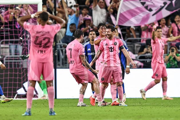MIAMI, FL - AUGUST 29: Leo Messi (10) of Inter Miami CF celebrates a goal scored with Rodrigo de Paul (7) of Inter Miami CF during the MLS, Fussball Herren, USA match between CF Montreal and Inter Miami CF on August 29,2026 at NU Stadium, Miami, Fla.(Photo by Chris Arjoon Icon Sportswire) SOCCER: AUG 29 MLS Inter Miami CF vs CF Montreal EDITORIAL USE ONLY Icon2608290000025