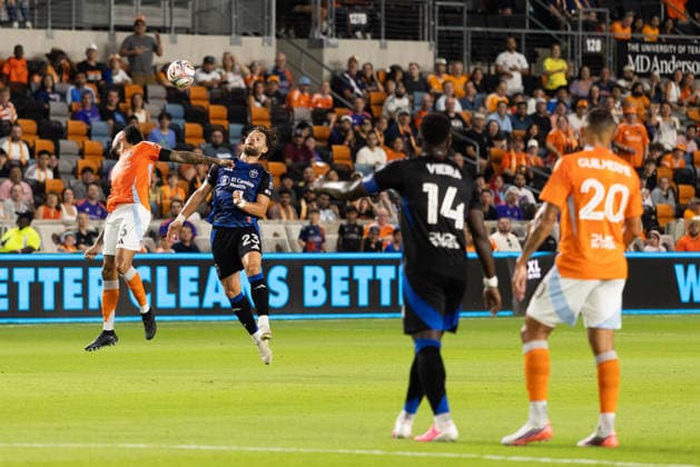 August 29, 2026, Houston, Texas, USA: San Jose Earthquakes midfielder EDUARD LOWEN (23) battles Houston Dynamo FC defender ANTONIO CARLOS (3) fpr the ball during the first half of an MLS, Fussball Herren, USA match against the Houston Dynamo on August 29, 2026, at Shell Energy Stadium in Houston, Texas. Houston USA - ZUMAg287 20260829_zsp_g287_018 Copyright: xMatthewxGuzmanx