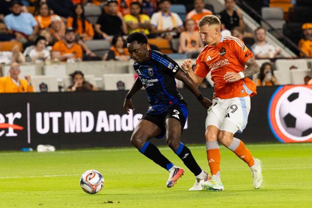 August 29, 2026, Houston, Texas, USA: San Jose Earthquakes forward LUKA JOVANOVIC (9) battles Houston Dynamo FC midfielder MATEUSZ BOGUSZ (19) for the ball during the first half of an MLS, Fussball Herren, USA match against the Houston Dynamo on August 29, 2026, at Shell Energy Stadium in Houston, Texas. Soccer 2026: San Jose Earthquakes Vs Houston Dynamo  - ZUMAg287 20260829_zsp_g287_006 Copyright: xMatthewxGuzmanx