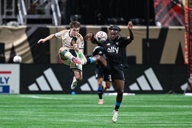 ATLANTA, GA - AUGUST 29: Cooper Sanchez 48 of Atlanta and Allan Saint-Maximin 10 of Charlotte FC battle for possession during the MLS, Fussball Herren, USA match between Charlotte FC and Atlanta United FC on August 29th, 2026 at Mercedes-Benz Stadium in Atlanta, GA. (Photo by Rich von Biberstein Icon Sportswire) SOCCER: AUG 29 MLS Atlanta United vs Charlotte FC EDITORIAL USE ONLY Icon260829047