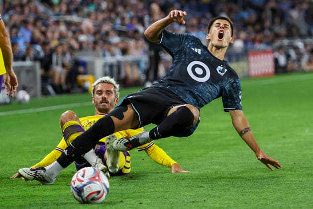 August 29, 2026, St. Paul, Minnesota, United States: Minnesota United FC midfielder JOAQUIN PEREYRA (26) is fouled by Orlando City forward ANTOINE GRIEZMANN (7). Minnesota United hosted Orlando City on August 29th. The teams faced off at Allianz Field in St. Paul, Minnesota. The game ended in a draw 3-3. St. Paul United States - ZUMAt166 20260829_zsp_t166_006 Copyright: xMichaelxTurnerx