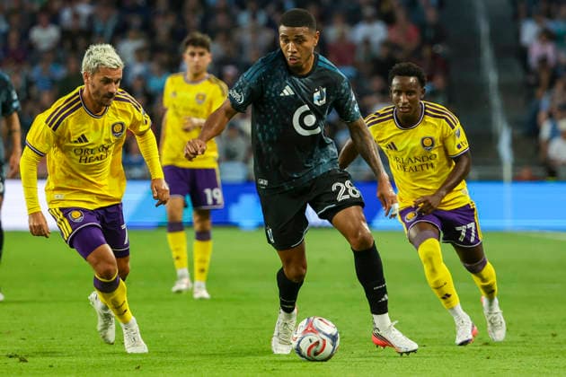 August 29, 2026, St. Paul, Minnesota, United States: Minnesota United FC defense JEFFERSON DIAZ (28) controls the ball ahead of Orlando City forward ANTOINE GRIEZMANN (7) and Orlando City midfielder IVoÂN ANGULO (77). Minnesota United hosted Orlando City on August 29th. The teams faced off at Allianz Field in St. Paul, Minnesota. The game ended in a draw 3-3. St. Paul United States - ZUMAt166 20260829_zsp_t166_030 Copyright: xMichaelxTurnerx