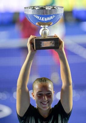 Monterrey Open tennis tournament Diane Parry of France lifts the champion’s trophy after defeating Elise Mertens of Belgium during the women s singles final of the Monterrey Open tennis tournament in Monterrey, Mexico, 29 August 2026. Monterrey Mexico  Copyright: xMIGUELxSIERRAx
