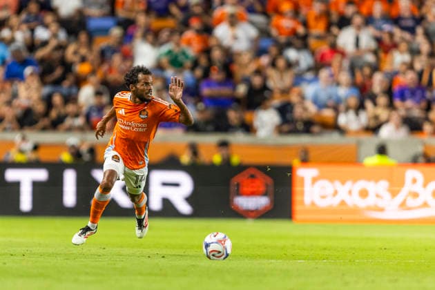 August 29, 2026, Houston, Texas, USA: DUANE HOLMES (14) of the Houston Dynamo advances with the ball during the MLS, Fussball Herren, USA match between the San Jose Earthquakes and the Houston Dynamo at Shell Energy Stadium. Soccer 2026: Dynamo 0:0 Earthquakes  - ZUMAn340 20260829_zsp_n340_017 Copyright: xJoexNogalskix