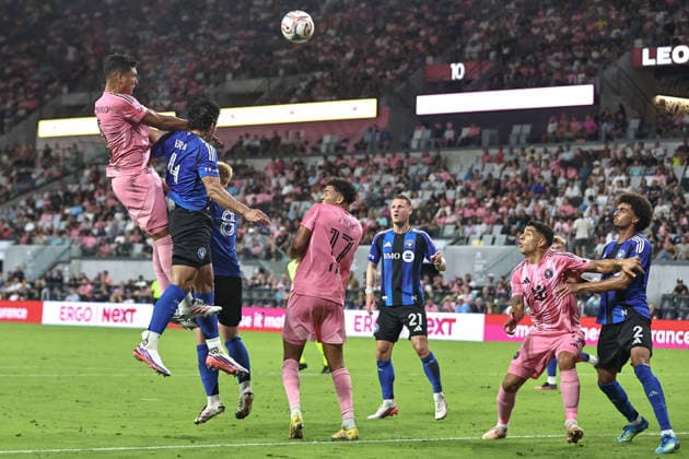 August 29, 2026, Miami, Florida, USA: CASEMIRO (5)(L) of Inter Miami CF jumps and heads the ball towards goal as BRAYAN VERA (4), MATTY LONGSTAFF (8), FABIAN HERBERS (21), JALEN NEAL (2) of CF Montreal, IAN FRAY (17) and LUIS SUAREZ (9) of Inter Miami CF all look on during a MLS, Fussball Herren, USA soccer match between Inter Miami CF and CF Montreal Soccer 2026: Inter Miami CF 7:1 CF Montreal.  - ZUMAa257 20260829_zsp_a257_018 Copyright: xChrisxArjoonx