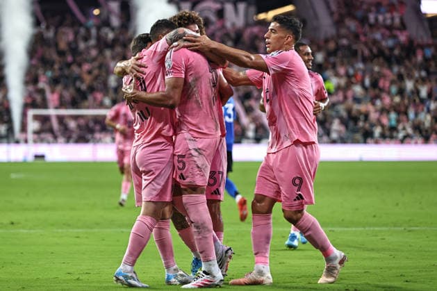 August 29, 2026, Miami, Florida, USA: CASEMIRO (5), LIONEL MESSI (10), Luis Suarez (9) and MAXIMILIANO FALCON (37) of Inter Miami CF celebrate a goal together during a MLS, Fussball Herren, USA soccer match between Inter Miami CF and CF Montreal Miami USA - ZUMAa257 20260829_zsp_a257_021 Copyright: xChrisxArjoonx