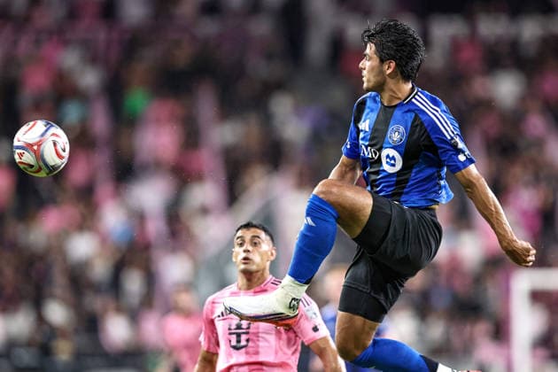 August 29, 2026, Miami, Florida, USA: BRAYAN VERA (4) of CF Montreal kicks a ball during a MLS, Fussball Herren, USA soccer match between Inter Miami CF and CF Montreal Miami USA - ZUMAa257 20260829_zsp_a257_025 Copyright: xChrisxArjoonx