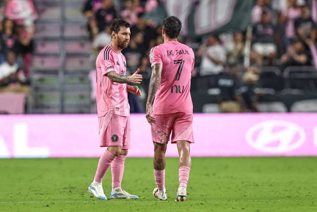 August 29, 2026, Miami, Florida, USA: LIONEL MESSI (10) and RODRIGO DE PAUL (7) of Inter Miami CF shake hands after a goal scored during a MLS, Fussball Herren, USA soccer match between Inter Miami CF and CF Montreal Soccer 2026: Inter Miami CF 7:1 CF Montreal.  - ZUMAa257 20260829_zsp_a257_029 Copyright: xChrisxArjoonx