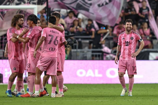 August 29, 2026, Miami, Florida, USA: LIONEL MESSI (10) of Inter Miami CF looks on as his team mates celebrate a game win together after a MLS, Fussball Herren, USA soccer match between Inter Miami CF and CF Montreal Soccer 2026: Inter Miami CF 7:1 CF Montreal.  - ZUMAa257 20260829_zsp_a257_049 Copyright: xChrisxArjoonx