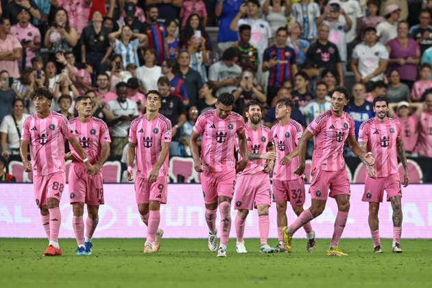 August 29, 2026, Miami, Florida, USA: From (L-R), ALEXANDER SHAW (88), GERMAN BERTERAME (19), LUIS SUAREZ (9), CASEMIRO (5), LIONEL MESSI (10), NOAH ALLEN (32), IAN FRAY (17), and RODRIGO DE PAUL (7) of Inter Miami CF all walk back to a restart after a goal is scored during a MLS, Fussball Herren, USA soccer match between Inter Miami CF and CF Montreal Miami USA - ZUMAa257 20260829_zsp_a257_045 Copyright: xChrisxArjoonx