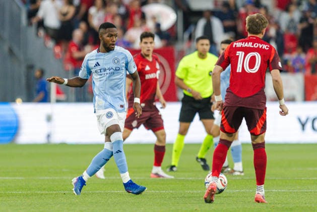 Andres Perea of New York City FC passes the ball during the MLS, Fussball Herren, USA Regular Season match between Toronto FC and New York City FC on August 29, 2026 in BMO Field, Toronto, Ontario, Canada Copyright: xCurtisxWongx xSPPx Sportspressphoto_SPR219391