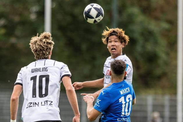 FC-Astoria Walldorf vs. SSV Ulm 1846 Fußball, Fussball, Regionalliga, 4. Spieltag, Dietmar-Hopp-Sportpark Walldorf 29.08.26 Kopfball Masaaki Takahara (SSV Ulm 1846 Fußball, 23) FC-Astoria Walldorf vs. SSV Ulm 1846 Fußball, Fussball, Regionalliga, 4. Spieltag, Dietmar-Hopp-Sportpark Walldorf 29.08.26 Foto: Lucca Fundel Walldorf Dietmar-Hopp-Sportpark Baden-Württemberg Deutschland
