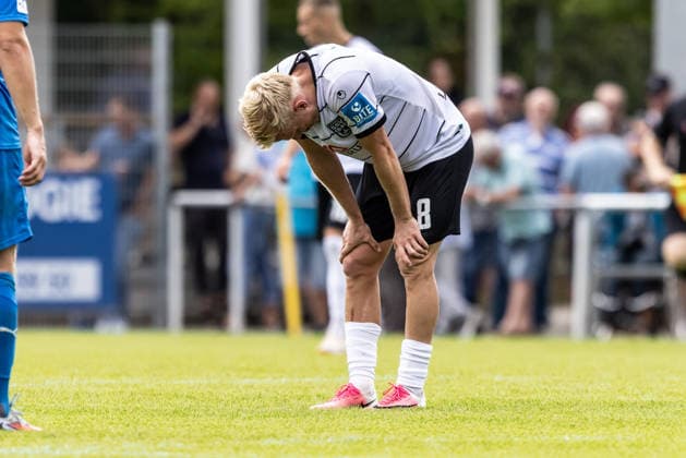 FC-Astoria Walldorf vs. SSV Ulm 1846 Fußball, Fussball, Regionalliga, 4. Spieltag, Dietmar-Hopp-Sportpark Walldorf 29.08.26 Enttäuschung mit dem Abpfiff nach Spielende und dem erneuten Unentschieden der Spatzen Per Lockl (SSV Ulm 1846 Fußball, 08) FC-Astoria Walldorf vs. SSV Ulm 1846 Fußball, Fussball, Regionalliga, 4. Spieltag, Dietmar-Hopp-Sportpark Walldorf 29.08.26 Foto: Lucca Fundel Walldorf Dietmar-Hopp-Sportpark Baden-Württemberg Deutschland