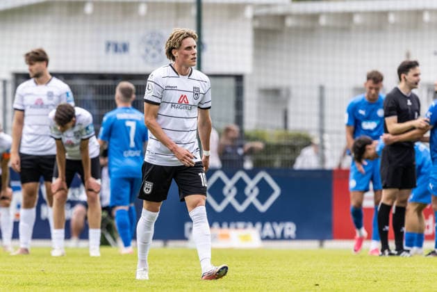 FC-Astoria Walldorf vs. SSV Ulm 1846 Fußball, Fussball, Regionalliga, 4. Spieltag, Dietmar-Hopp-Sportpark Walldorf 29.08.26 Enttäuschung mit dem Abpfiff nach Spielende und dem erneuten Unentschieden der Spatzen Oliver Wähling (SSV Ulm 1846 Fußball, 10) FC-Astoria Walldorf vs. SSV Ulm 1846 Fußball, Fussball, Regionalliga, 4. Spieltag, Dietmar-Hopp-Sportpark Walldorf 29.08.26 Foto: Lucca Fundel Walldorf Dietmar-Hopp-Sportpark Baden-Württemberg Deutschland