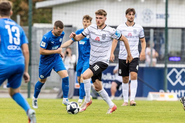 FC-Astoria Walldorf vs. SSV Ulm 1846 Fußball, Fussball, Regionalliga, 4. Spieltag, Dietmar-Hopp-Sportpark Walldorf 29.08.26 Steffen Meuer (SSV Ulm 1846 Fußball, 18) FC-Astoria Walldorf vs. SSV Ulm 1846 Fußball, Fussball, Regionalliga, 4. Spieltag, Dietmar-Hopp-Sportpark Walldorf 29.08.26 Foto: Lucca Fundel Walldorf Dietmar-Hopp-Sportpark Baden-Württemberg Deutschland