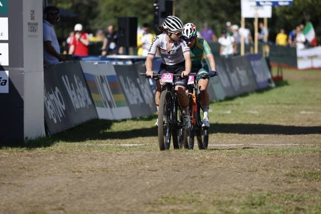 30.08.2026, Daolasa di Commezzadura, Val di Sole Bikeland, 2026 UCI MTB World Championship, WM, Weltmeisterschaft Women U23 s XCO (cross country olympic) Carla Hahn 20 (GER) and Tyler Jacobs 27 (RSA) Daolasa di Commezzadura Val di Sole Bikeland Trento Italy Copyright: xJustPictures.ch FrancescoxMinghettix jp-en-FrMi-_NG_1973