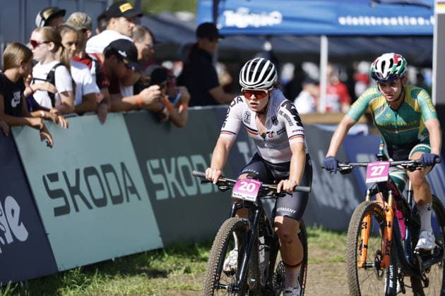 30.08.2026, Daolasa di Commezzadura, Val di Sole Bikeland, 2026 UCI MTB World Championship, WM, Weltmeisterschaft Women U23 s XCO (cross country olympic) Carla Hahn 20 (GER) and Tyler Jacobs 27 (RSA) Daolasa di Commezzadura Val di Sole Bikeland Trento Italy Copyright: xJustPictures.ch FrancescoxMinghettix jp-en-FrMi-_NG_1977