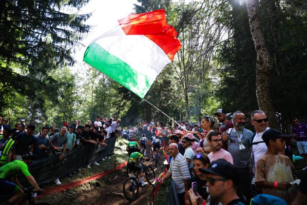 2026 UCI Mountain Bike World Championships Picture by Ed Sykes SWpix.com - 30 08 2026 - Cycling - 2026 UCI Mountain Bike World Championships - Val di Sole, Trentino, Italy - Cross-country Olympic (XCO) - Men Under-23 (U23) - Italian fans line the course, Gustavo de Souza Nogueira (Brazil) Copyright: x xSWpix.comx(t axPhotographyxHubxLtd)xEdxSykes SWpix.comx SWP-3030-21359