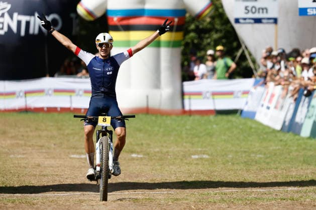 30.08.2026, Daolasa di Commezzadura, Val di Sole Bikeland, 2026 UCI MTB World Championship, WM, Weltmeisterschaft Men U23 s XCO (cross country olympic) Nael Rouffiac 8 (FRA) celebrating his solo victory at the finish line of the Men s U23 Cross-Country Olympic World Championship Daolasa di Commezzadura Val di Sole Bikeland Trento Italy Copyright: xJustPictures.ch FrancescoxMinghettix jp-en-FrMi-_NG_0610