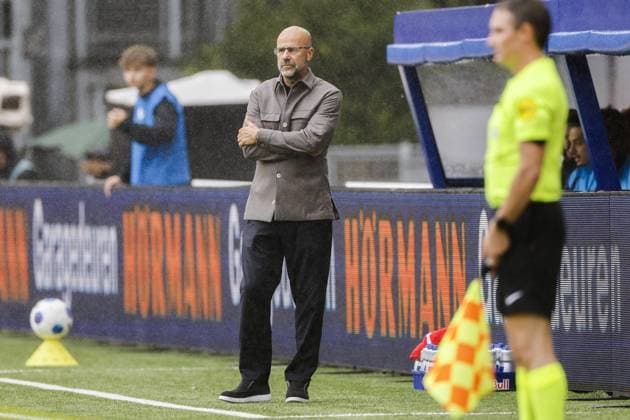 UTRECHT - PSV Eindhoven coach Peter Bosz during the Dutch Eredivisie match between FC Utrecht and PSV Eindhoven at Galgenwaard Stadium on August 30, 2026 in Utrecht, the Netherlands. BART STOUTJESDIJK ANP Eredivisie 2026 27 xVIxANPxSportx xxANPxIVx 566585967 originalFilename: 566585967.jpg