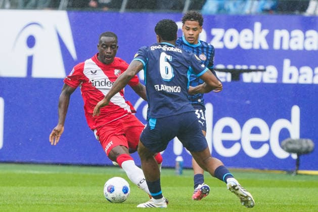 2026-08-30 FC Utrecht v PSV Eindhoven - Dutch Vrienden Loterij Eredivisie UTRECHT, NETHERLANDS - AUGUST 30: Yoann Cathline of FC Utrecht battles for possession with Ryan Flamingo of PSV Eindhoven during a Dutch Vrienden Loterij Eredivisie at Stadion Galgenwaard on August 30, 2026 in Utrecht, Netherlands. Utrecht Stadion Galgenwaard Netherlands Content not available for redistribution in The Netherlands directly or indirectly through any third parties. Copyright: xAndrexWeeningx