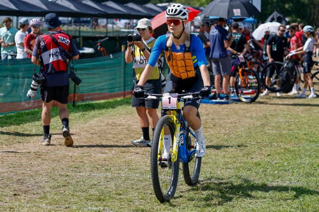 TRENTO, ITALY - AUGUST 30: Jenny Rissveds from Sweden with a cooling vest before the Uci Mountainbike World Championship, WM, Weltmeisterschaft - Women Elite Cross-County World Championships at Val di Sole on August 30, 2026 in Trento, Italy. Trento Val di Sole Trento Italy Copyright: xJustPictures.ch FrancescoxMinghettix jp-en-EuSpIm-JP6_FRM_UCIWC_GRLXCO_30Aug_000176