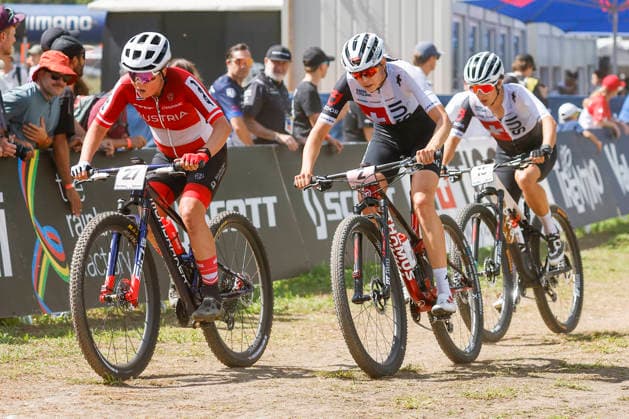 TRENTO, ITALY - AUGUST 30: Alessandra Keller from Switzerland C) chasing the group after technical issue during the Uci Mountainbike World Championship, WM, Weltmeisterschaft - Women Elite Cross-County World Championships at Val di Sole on August 30, 2026 in Trento, Italy. Trento Val di Sole Trento Italy Copyright: xJustPictures.ch FrancescoxMinghettix jp-en-EuSpIm-JP6_FRM_UCIWC_GRLXCO_30Aug_000187