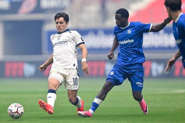KAA Gent v Club Brugge - Jupiler Pro League GENT, BELGIUM - AUGUST 30 : Vetlesen Hugo midfielder of Club Brugge and Da Silva Lopes Leonardo midfielder of KAA Gent during the Jupiler Pro League match between KAA Gent and Club Brugge on August 30, 2026 in Gent, Belgium, 30 08 2026 Gent Belgium  Copyright: xDhax