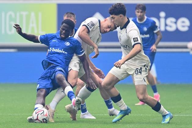 KAA Gent v Club Brugge - Jupiler Pro League GENT, BELGIUM - AUGUST 30 : Da Silva Lopes Leonardo midfielder of KAA Gent, Sabbe Kyriani defender of Club Brugge and Tresoldi Nicolo forward of Club Brugge battle for the ball during the Jupiler Pro League match between KAA Gent and Club Brugge on August 30, 2026 in Gent, Belgium, 30 08 2026 Gent Belgium  Copyright: xPeterxDexVoechtx