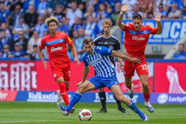 30.08.2026, xydrx, Fußball, 2. Fußball Bundesliga, 1.FC Magdeburg - Holstein Kiel, Saison 2026 2027, Avnet Arena: Alexander Nollenberger (1.FC Magdeburg, 17) im Zweikampf gegen Adrian Kapralik (Holstein Kiel, 20) DFB regulations prohibit any use of photographs as image sequences and or quasi-video. *** August 30, 2026, xydrx, Soccer, 2. Bundesliga, 1. FC Magdeburg vs. Holstein Kiel, 2026–2027 season, Avnet Arena, Alexander Nollenberger, 1 FC Magdeburg, No. 17 in a tackle against Adrian Kapralik of Holstein Kiel, 20. DFB regulations prohibit any use of photographs as image sequences and or quasi-video. Copyright: HMBxMedia YannisxDreimann