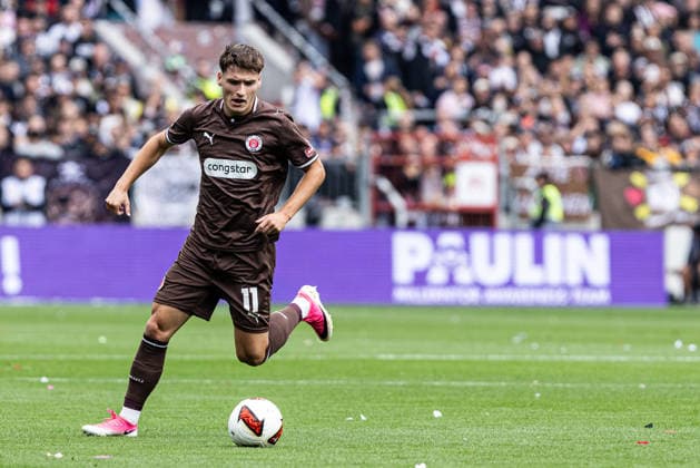 2. Fußball Bundesliga: FC St. Pauli - 1. FC Kaiserslautern; 30.08.2026 Arkadiusz Pyrka (FC St. Pauli, 11) 2. Fußball Bundesliga 3.Spieltag: FC St. Pauli - 1. FC Kaiserslautern; Millerntor-Stadion, Hamburg, St. Pauli; 30.08.2026 DFL regulations prohibit any use of photographs as image sequences and or quasi video. *** German Bundesliga: FC St. Pauli 1, FC Kaiserslautern 30, August 2026 Arkadiusz Pyrka, FC St. Pauli, No. 11 German Bundesliga, Matchday 3: FC St. Pauli 1, FC Kaiserslautern Millerntor Stadium, Hamburg, St. Pauli, August 30, 2026. DFL regulations prohibit any use of photographs as image sequences and or quasi-video content. Copyright: xBEAUTIFULxSPORTS Buriakovx